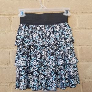 3B Ruffle FLORAL Skirt. SIZE S.